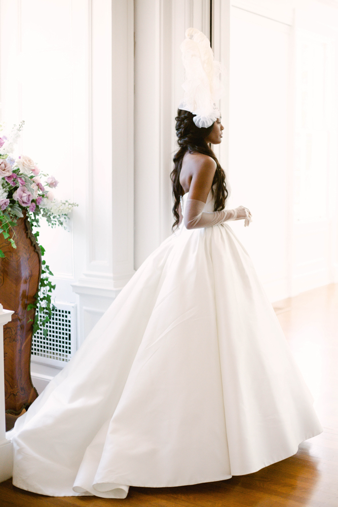 The Alabama bride wears her Anne Barge dress from The White Room Bridal Salon in Birmingham.