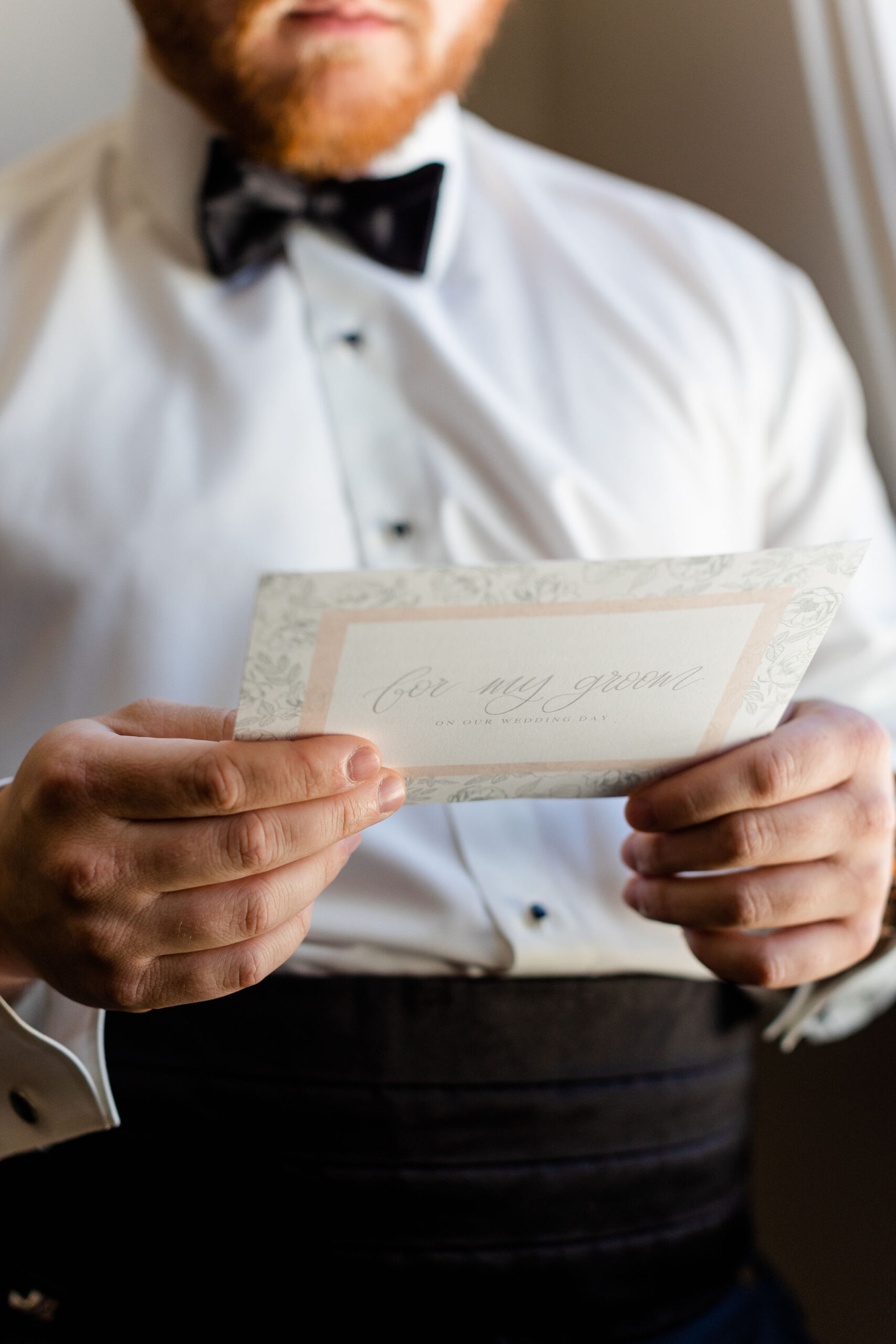 The groom reads a letter from his Southern bride.