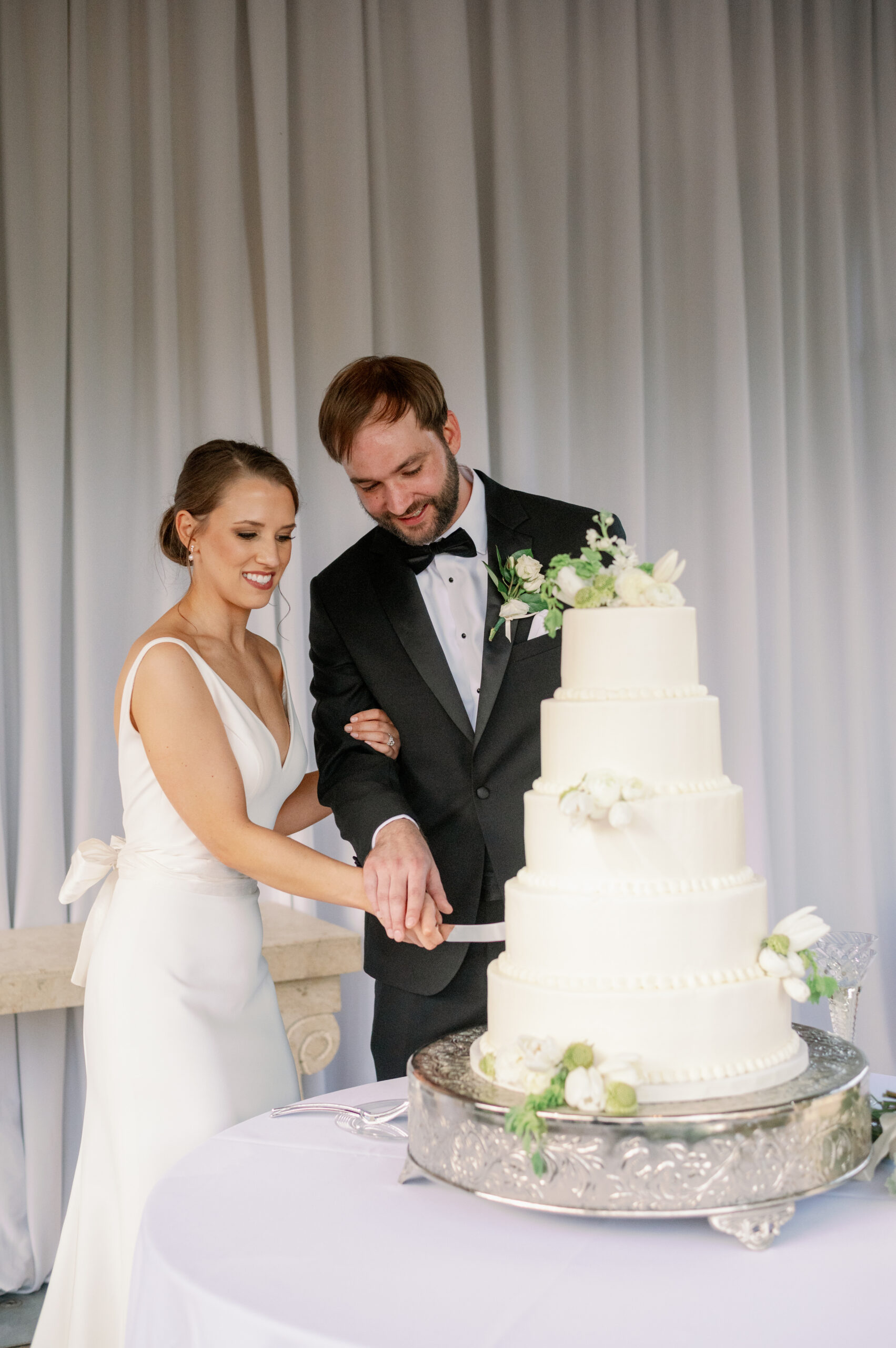 The bride and and groom cut the wedding cake during their North Alabama reception.