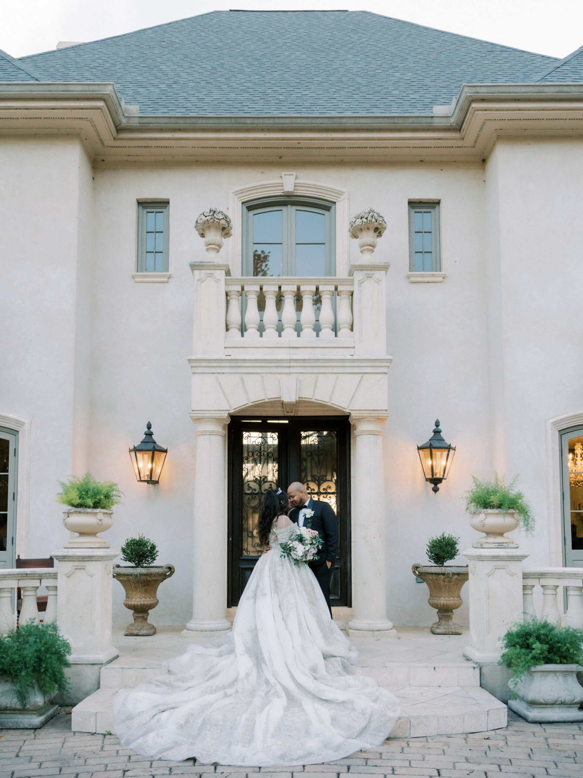 The bride and groom embrace in front of Stonewood Farms wedding venue in Tuscaloosa, Alabama.