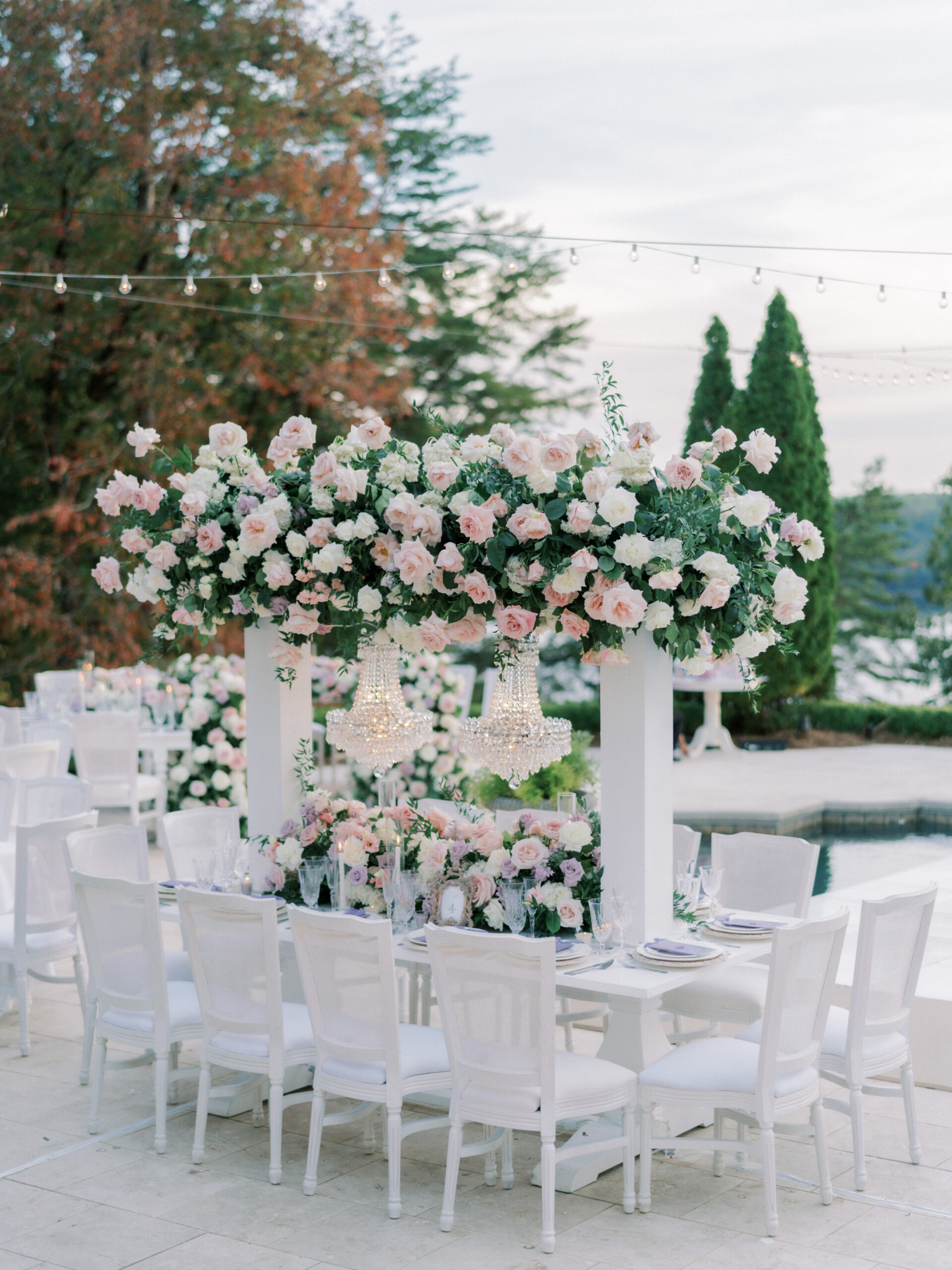 Stonewood Farms in Tuscaloosa, Alabama is set for a fabulous wedding reception.